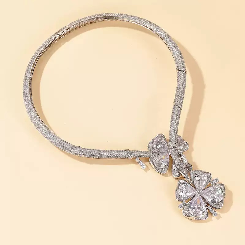 White zircon four-leaf clover collar
