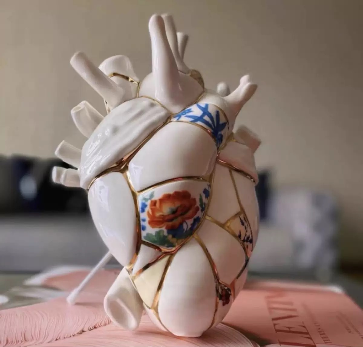 Ceramic Whiteware Heart-stirring Vase