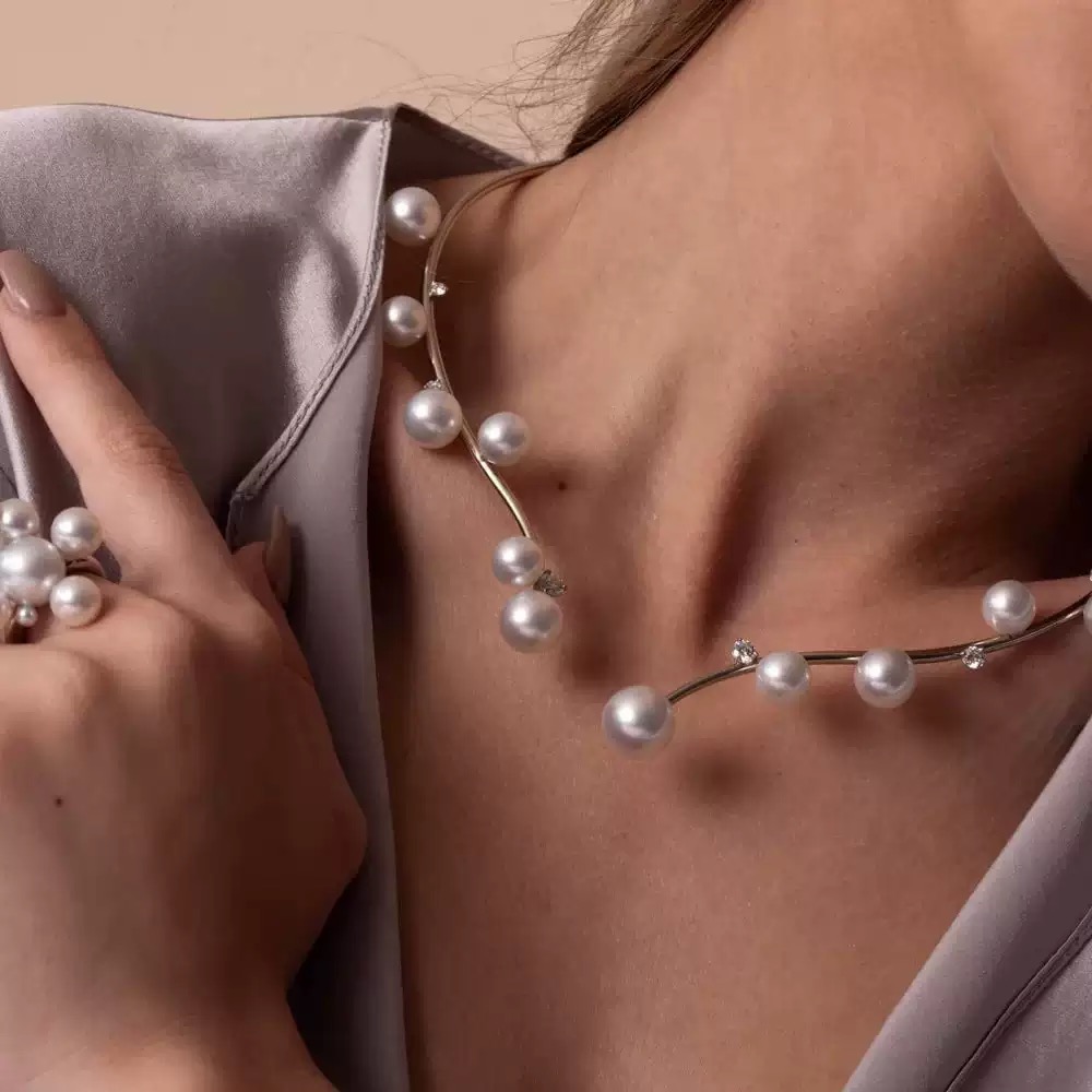 Flowing Feeling Pearl Necklace